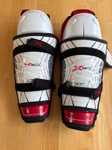 Intermediate Bauer Vapor X800 12" Shin Pads (Used)