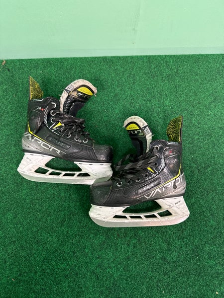 Youth Bauer Vapor 3X Hockey Skates (Regular) Size 13.5 (Used)