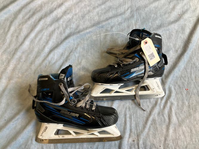 Junior Bauer GSX Hockey Goalie Skates Regular Width Size 3.5 (Used)