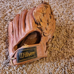 Wilson RH Paul Blair A2620 Baseball Glove 11.5" Nylon Stiched/ Craft Built