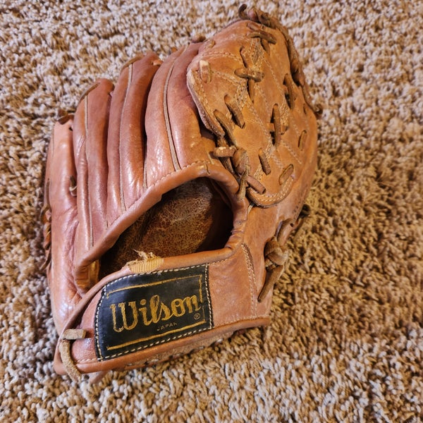 Wilson RH Paul Blair A2620 Baseball Glove 11.5" Nylon Stiched/ Craft Built