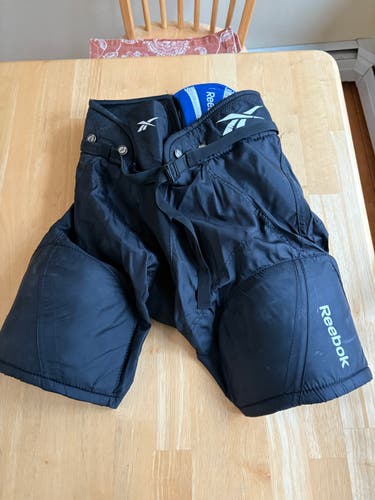 Junior Medium Reebok XTK Hockey Pants (Used)