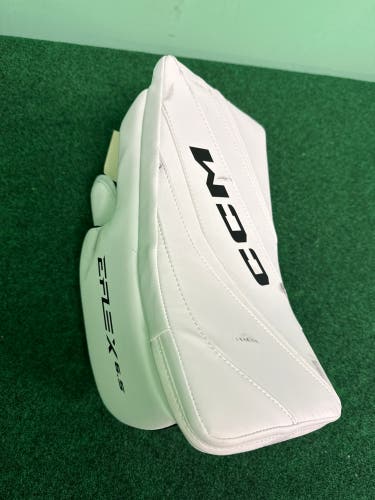 White Junior CCM EFlex 6.5 Goalie Blocker Regular (Used)