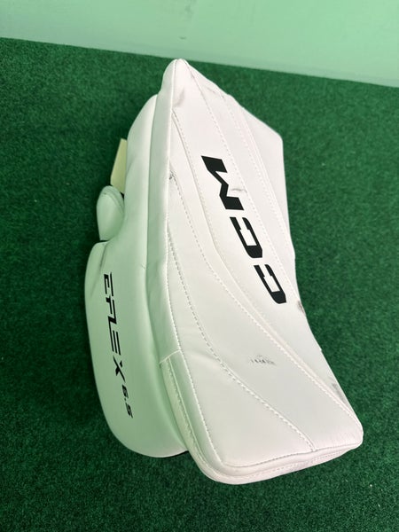 White Junior CCM EFlex 6.5 Goalie Blocker Regular (Used)