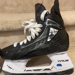 True Pro Custom Hockey Skates Regular Width Pro Stock 7 (Used)