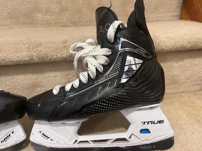 True Pro Custom Hockey Skates Regular Width Pro Stock 7 (Used)