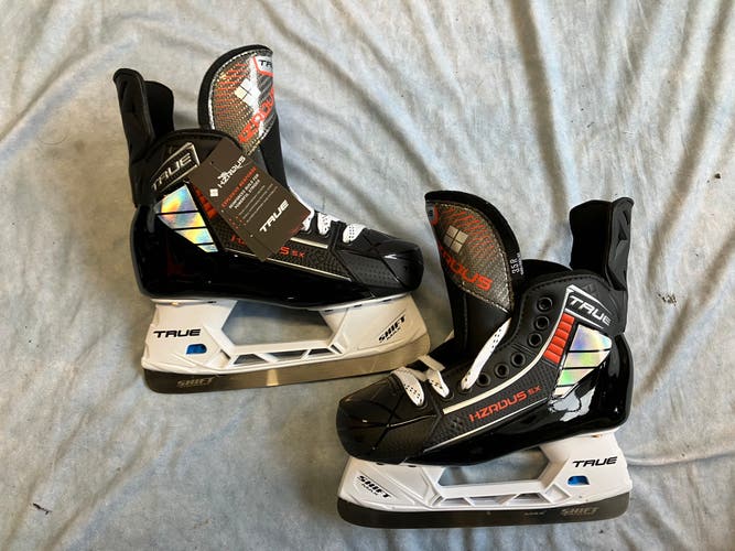 Junior True HZRDUS 5X Hockey Skates Regular Width Size 3.5 (New)