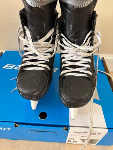 2023 Bauer Vapor Hyperlite 2 Hockey Skates Narrow Width 8 (Used)