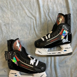 Junior True HZRDUS 5X Hockey Skates Regular Width Size 2.5 (New)
