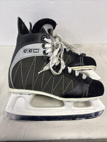 Junior Int Size 5 CCM POWERLINE 500 Ice Hockey Skates