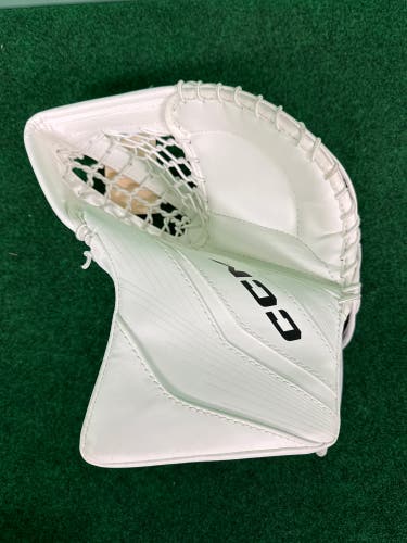 White Junior CCM EFlex 6.5 Goalie Glove Regular (New)