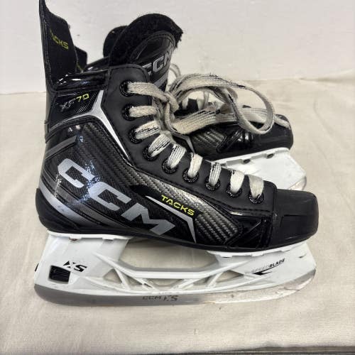 Junior Size 4 CCM Tacks XF70 Ice Hockey Skates.