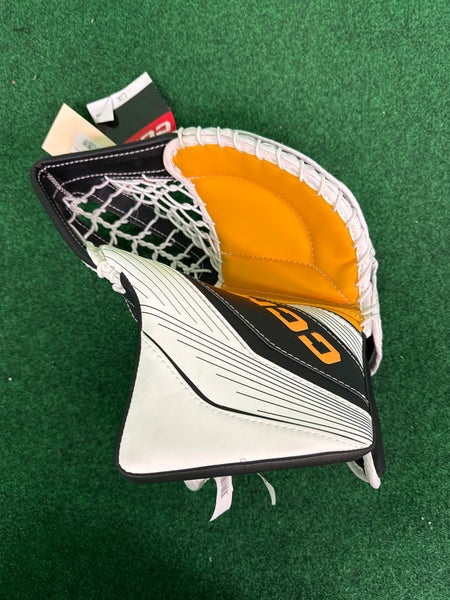 Black & Yellow Intermediate CCM EFlex 6.9 Goalie Glove Regular (New)