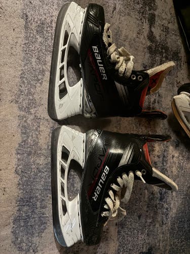 2023 Bauer Vapor X4 Hockey Skates Regular Width 8 (Used)