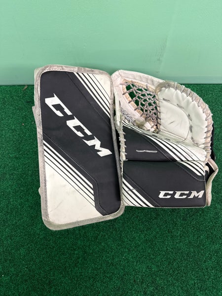 Black & White Youth CCM YTFLEX II Goalie Glove & Blocker Set Regular (Used)
