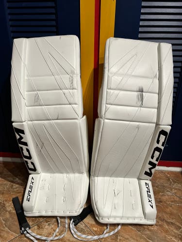 33" CCM EFlex 7 Goalie Leg Pads (Used)
