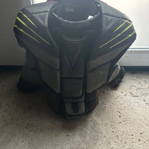 Small 2021 Bauer Hyperlite Goalie Chest Protector (Used)