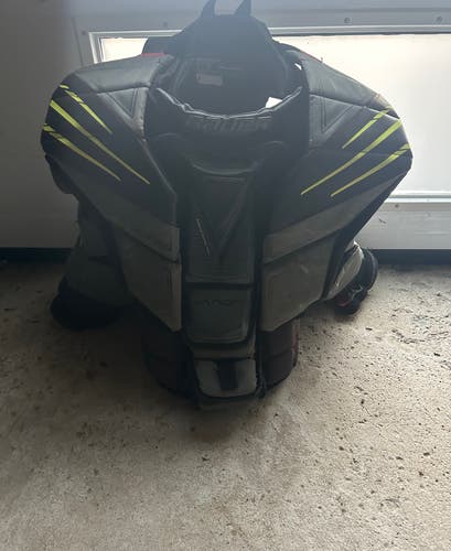 Small 2021 Bauer Hyperlite Goalie Chest Protector (Used)