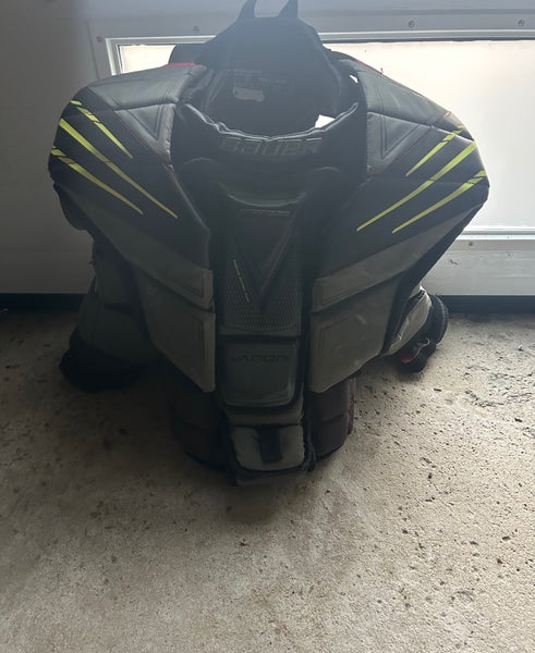 Small 2021 Bauer Hyperlite Goalie Chest Protector (Used)