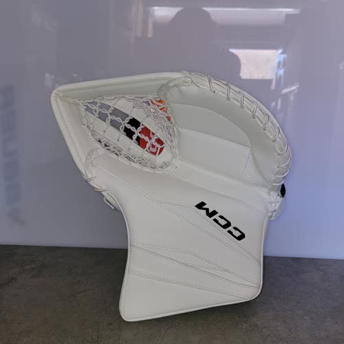 CCM Axis XF Catch Glove Regular (New) - Senior