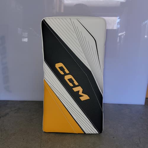 CCM Extreme Flex E6.9 Regular Blocker (New) - Senior