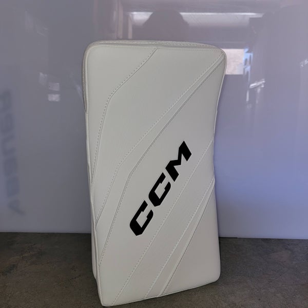 CCM Extreme Flex E6.9 Full Right Blocker (New) - Senior