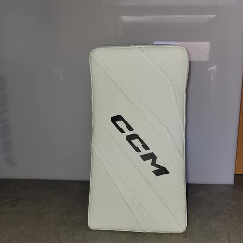 CCM Extreme Flex E6.9 Regular Blocker (New) Intermediate