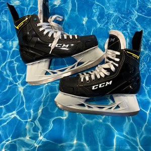 Senior CCM Super Tacks 9352 Hockey Skates Regular Width 7 (Used)