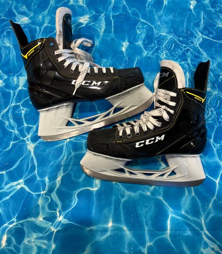 Senior CCM Super Tacks 9352 Hockey Skates Regular Width 7 (Used)