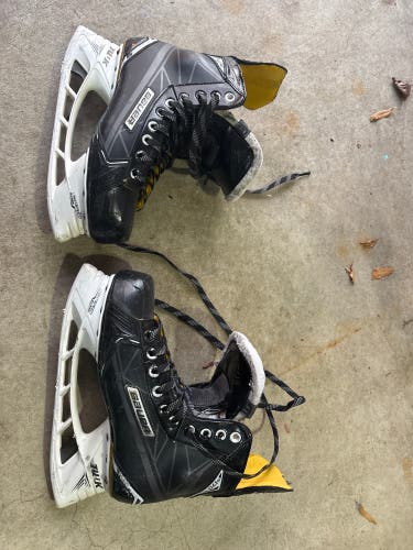 Bauer Hockey Skates 8 (Used)