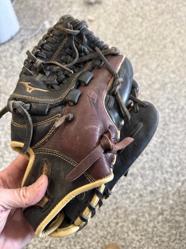 2023 Mizuno Classic Pro Soft RH Infield Baseball Glove 11.5" (Used)