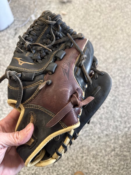 2023 Mizuno Classic Pro Soft RH Infield Baseball Glove 11.5" (Used)