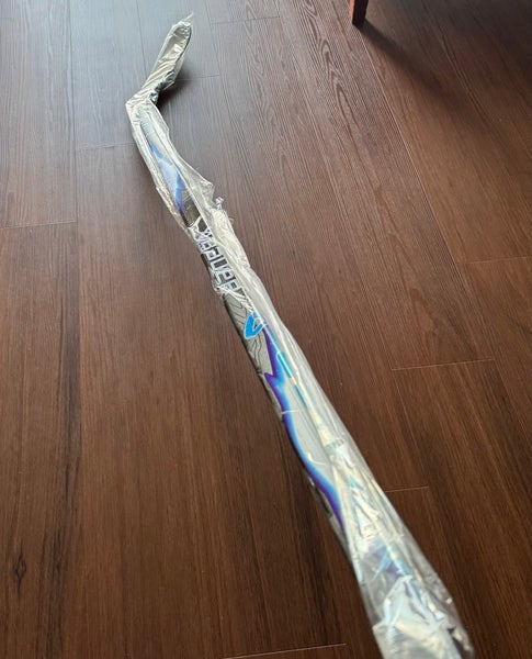 Senior Bauer Vapor FlyLite Right Handed Hockey Stick P28 77 Flex (New)