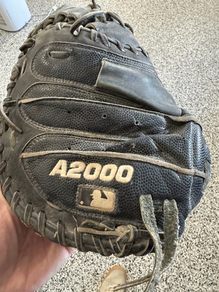 2023 Wilson A2000 RH Catcher's Baseball Glove 32.5" (Used)