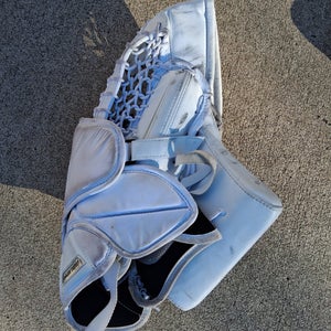 Bauer Supreme S27 SR Regular hockey goalie glove (Used)