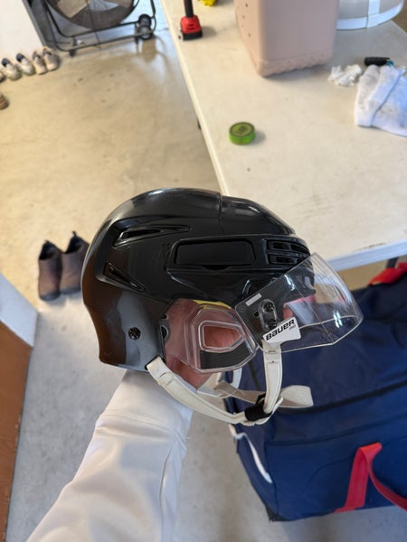 Small Bauer Re-Akt 75 Helmet (Used)