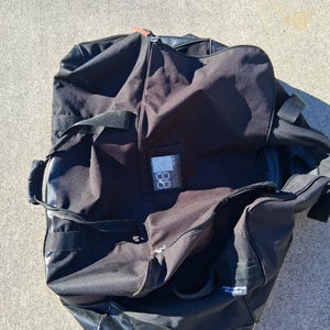 CCM EBP240 hockey equipment Bag (Needs repair - Used)