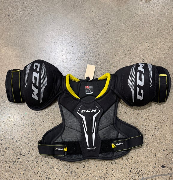 Small Senior CCM Tacks 9550 Shoulder Pads (Used)