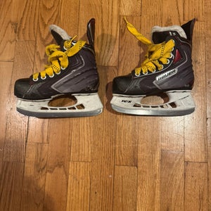 Used Youth Bauer Vapor x40 Hockey Skates Regular Width 11