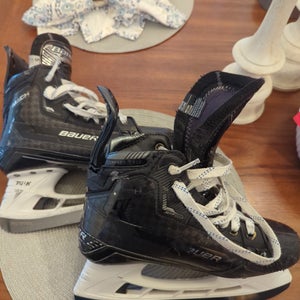 Bauer Supreme Mach Hockey Skates Size 5 (Used)