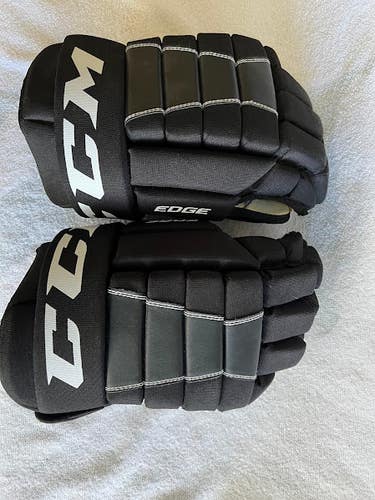 CCM Edge Gloves 15" (Used)
