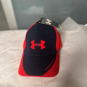 Red Men's L Under Armour Hat (New)