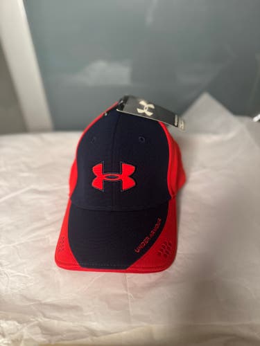 Red Men's L Under Armour Hat (New)