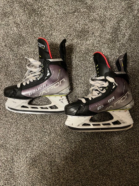 2021 Bauer Vapor Hyperlite Hockey Skates Regular Width 6.5 (Used)