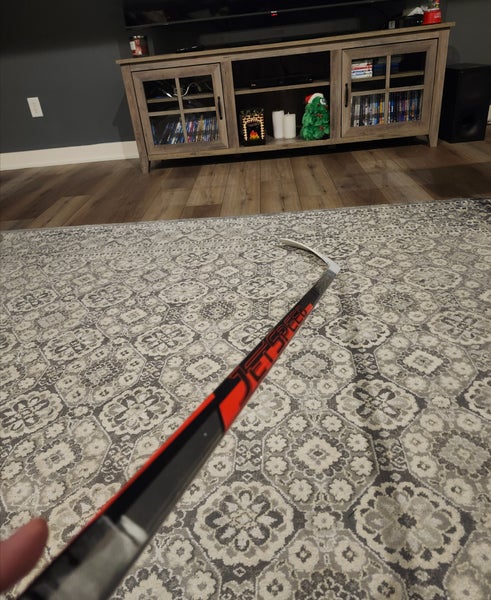 Intermediate CCM JetSpeed Vibe Right Handed Hockey Stick P29 55 Flex (New)