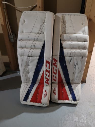 30" CCM Retro Flex E3.9 Goalie Leg Pads (Used)