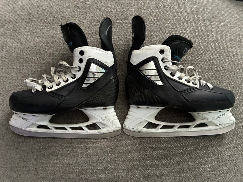 True Pro Custom Hockey Skates Extra Wide Width Size 6 (Used)