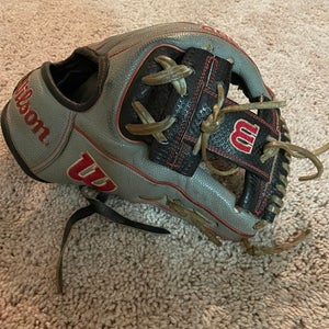 2023 Wilson A2000 RH Infield Baseball Glove 11.75" (Used)