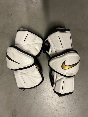 Medium Adult Nike Vapor Arm Pads (Used)