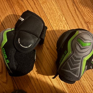 Junior Small Bauer Supreme One.6 Elbow Pads (Used)